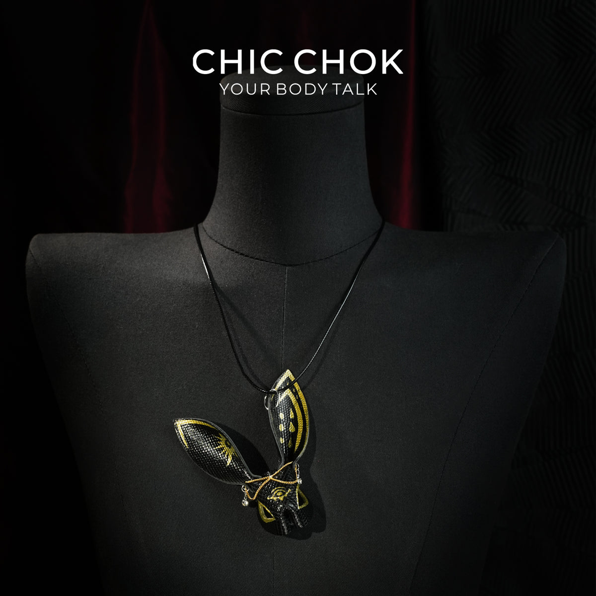 CHICCHOK Anubis Bunny | Colar Gótico Egípcio Antigo | Charm de Couro de Lagarto Pintado à Mão