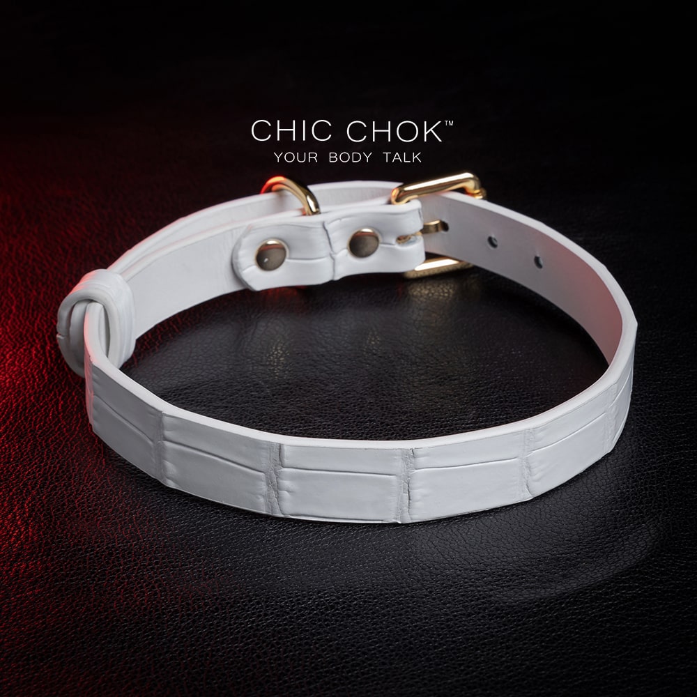chicchok collar, pure white crocodile leather texture design, simple, elegant style, suitable for daily wear