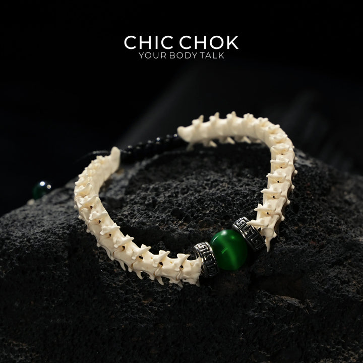 Thorn-Green Jade Eyes