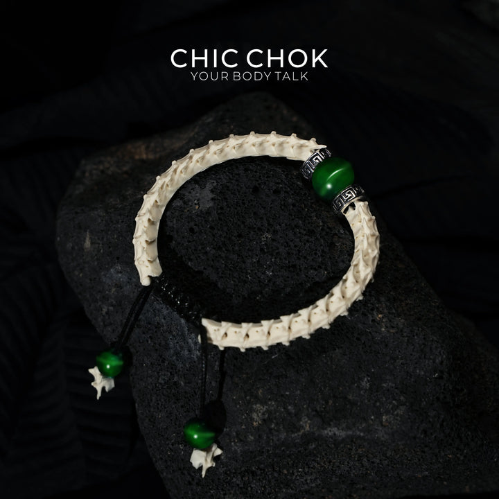 Thorn-Green Jade Eyes