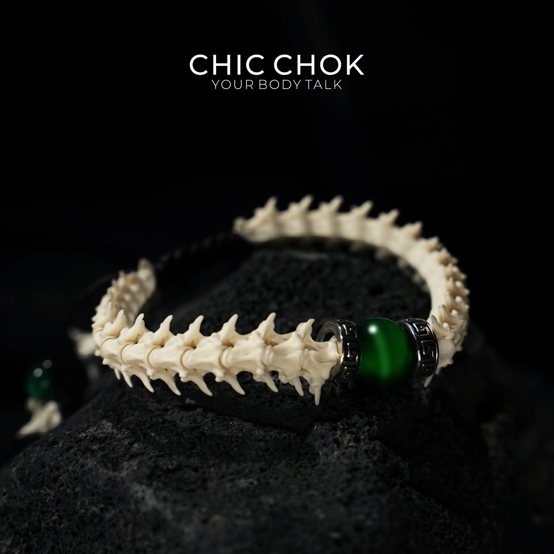 Thorn-Green Jade Eyes