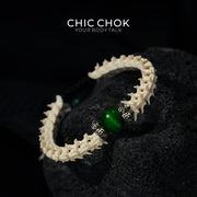 Thorn-Green Jade Eyes