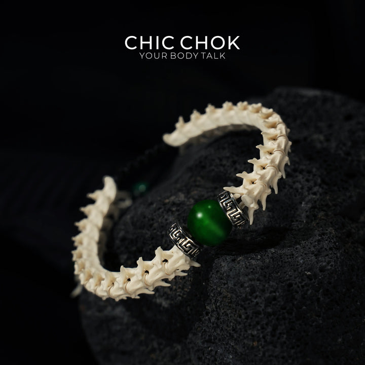 Thorn-Green Jade Eyes