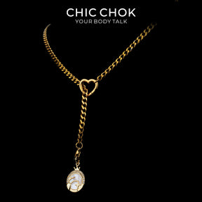 Collier cravate en Y Whispering Selene CHICCHOK | Chaîne dorée à maillons cubains en acier inoxydable avec cœur | Pendentif lune astrologique en nacre et strass décliné en 12 signes du zodiaque