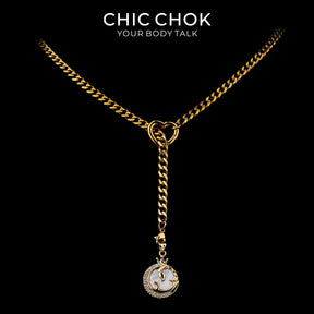 Collier cravate en Y Whispering Selene CHICCHOK | Chaîne dorée à maillons cubains en acier inoxydable avec cœur | Pendentif lune astrologique en nacre et strass décliné en 12 signes du zodiaque