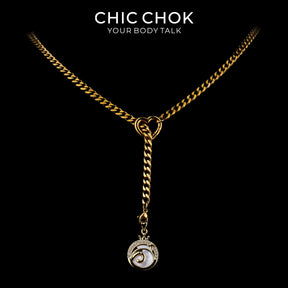 Collier cravate en Y Whispering Selene CHICCHOK | Chaîne dorée à maillons cubains en acier inoxydable avec cœur | Pendentif lune astrologique en nacre et strass décliné en 12 signes du zodiaque