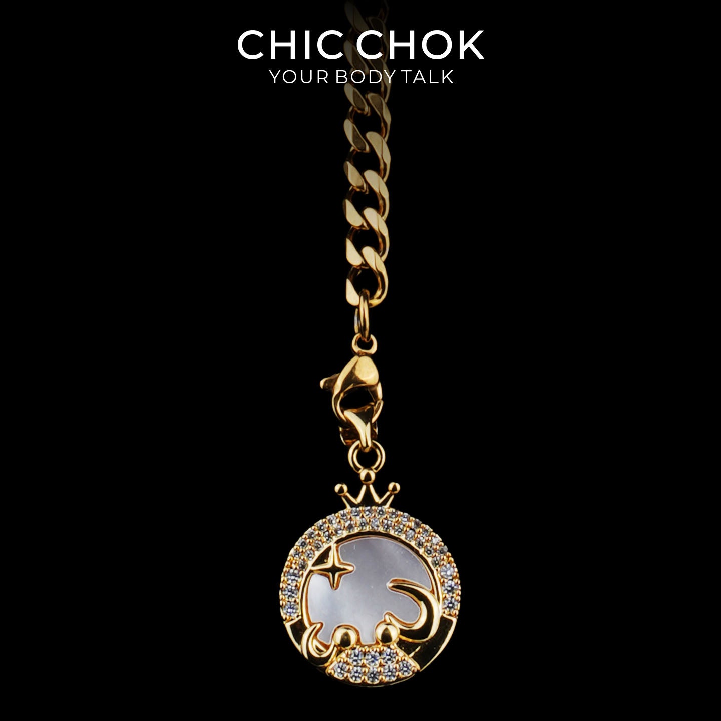 Collier cravate en Y Whispering Selene CHICCHOK | Chaîne dorée à maillons cubains en acier inoxydable avec cœur | Pendentif lune astrologique en nacre et strass décliné en 12 signes du zodiaque
