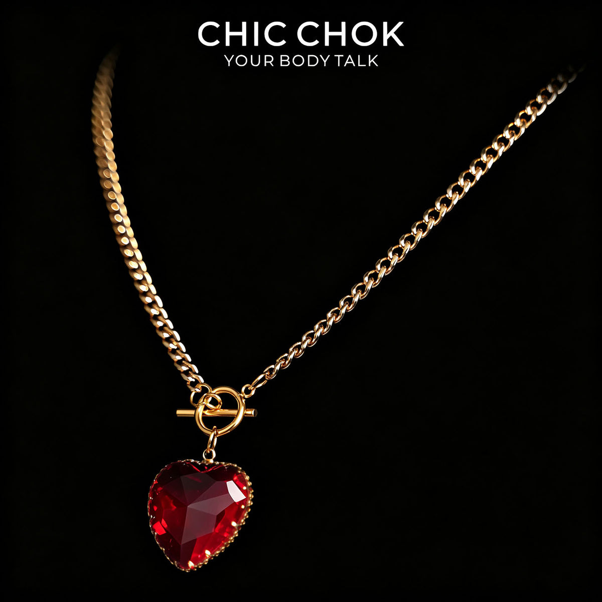 CHICCHOK 크림슨 하트 Y-래리어트 목걸이 | 골드 스테인레스 스틸 OT 토글 체인 | 다크 코케트 면 처리된 레진 하트 펜던트 주얼리