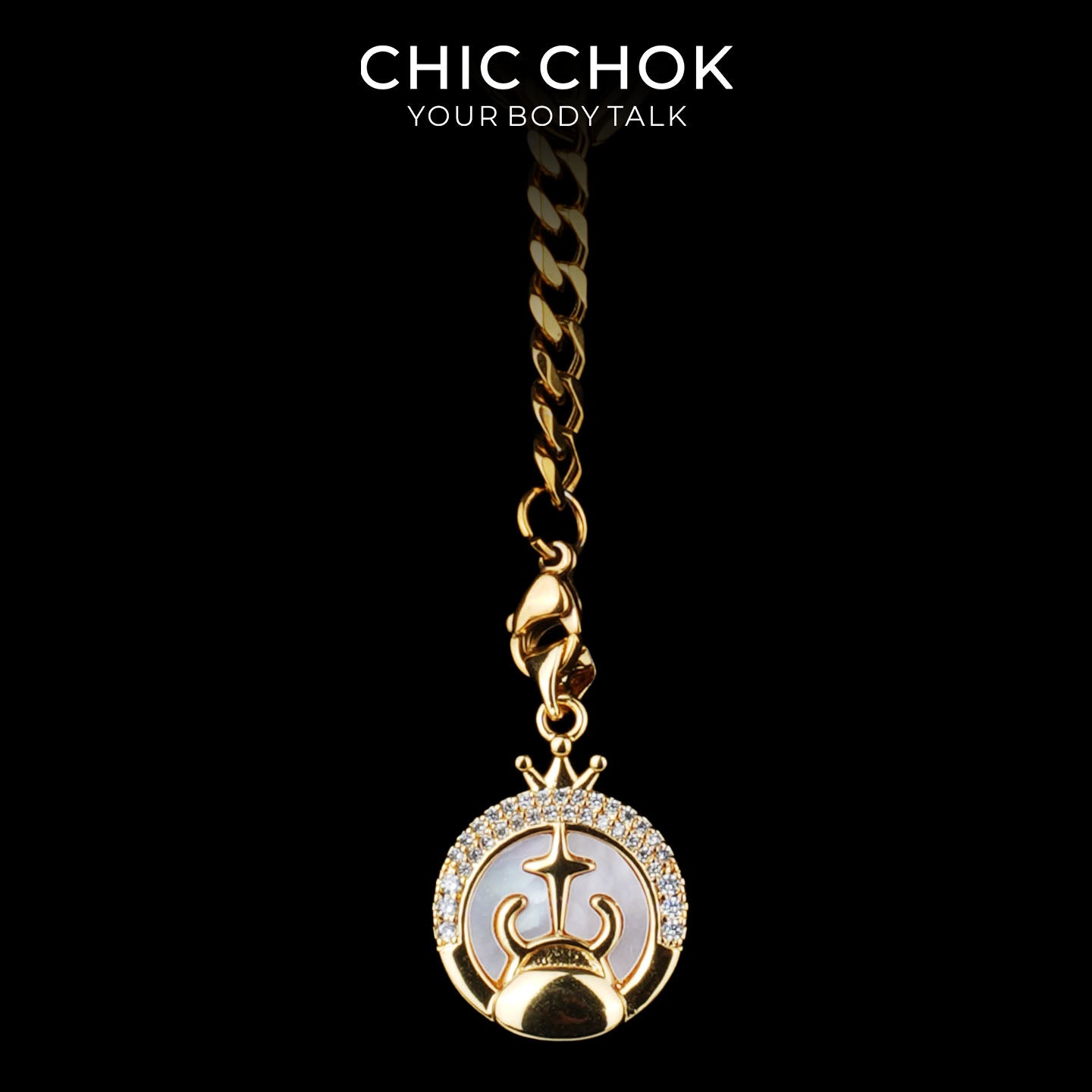Collier cravate en Y Whispering Selene CHICCHOK | Chaîne dorée à maillons cubains en acier inoxydable avec cœur | Pendentif lune astrologique en nacre et strass décliné en 12 signes du zodiaque