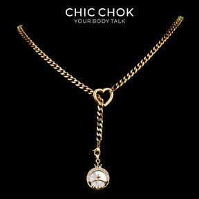 Collier cravate en Y Whispering Selene CHICCHOK | Chaîne dorée à maillons cubains en acier inoxydable avec cœur | Pendentif lune astrologique en nacre et strass décliné en 12 signes du zodiaque