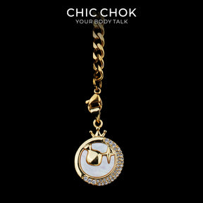 Collier cravate en Y Whispering Selene CHICCHOK | Chaîne dorée à maillons cubains en acier inoxydable avec cœur | Pendentif lune astrologique en nacre et strass décliné en 12 signes du zodiaque
