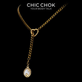 Collier cravate en Y Whispering Selene CHICCHOK | Chaîne dorée à maillons cubains en acier inoxydable avec cœur | Pendentif lune astrologique en nacre et strass décliné en 12 signes du zodiaque