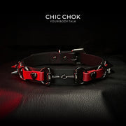 Gargantilla elegante de cuero con pinchos rojos y negros de CHICCHOK [Mysterious Queen] 