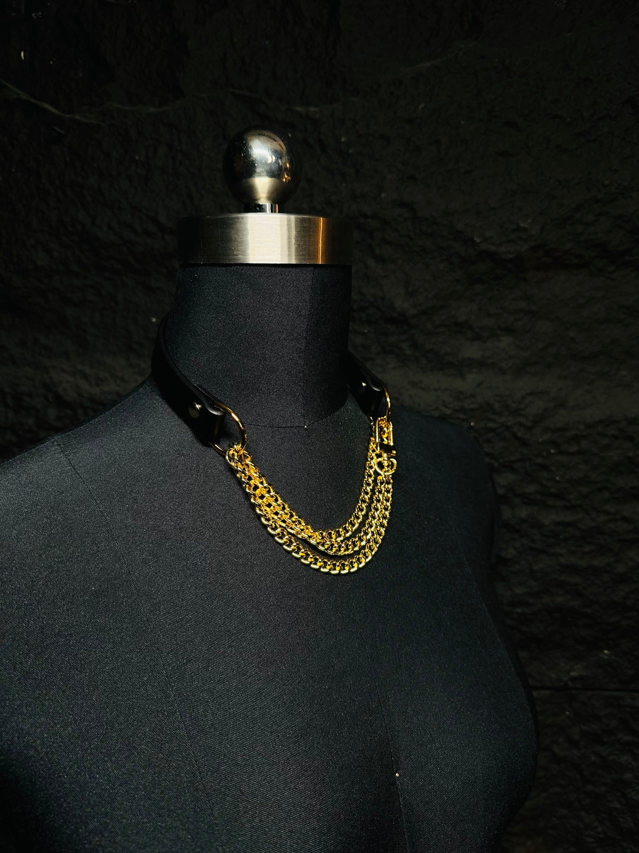 chicchok breathless choker black gold fashion