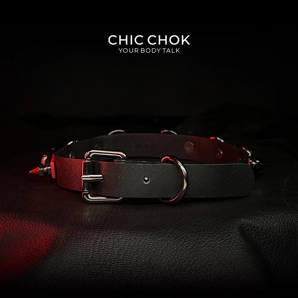 The "Mysterious Queen" choker from the CHICCHOK Exclusive Collection is the perfect blend of gothic glamour and fashion-forward design. More than just a fashion accessory, this choker makes a bold statement about your personal style.