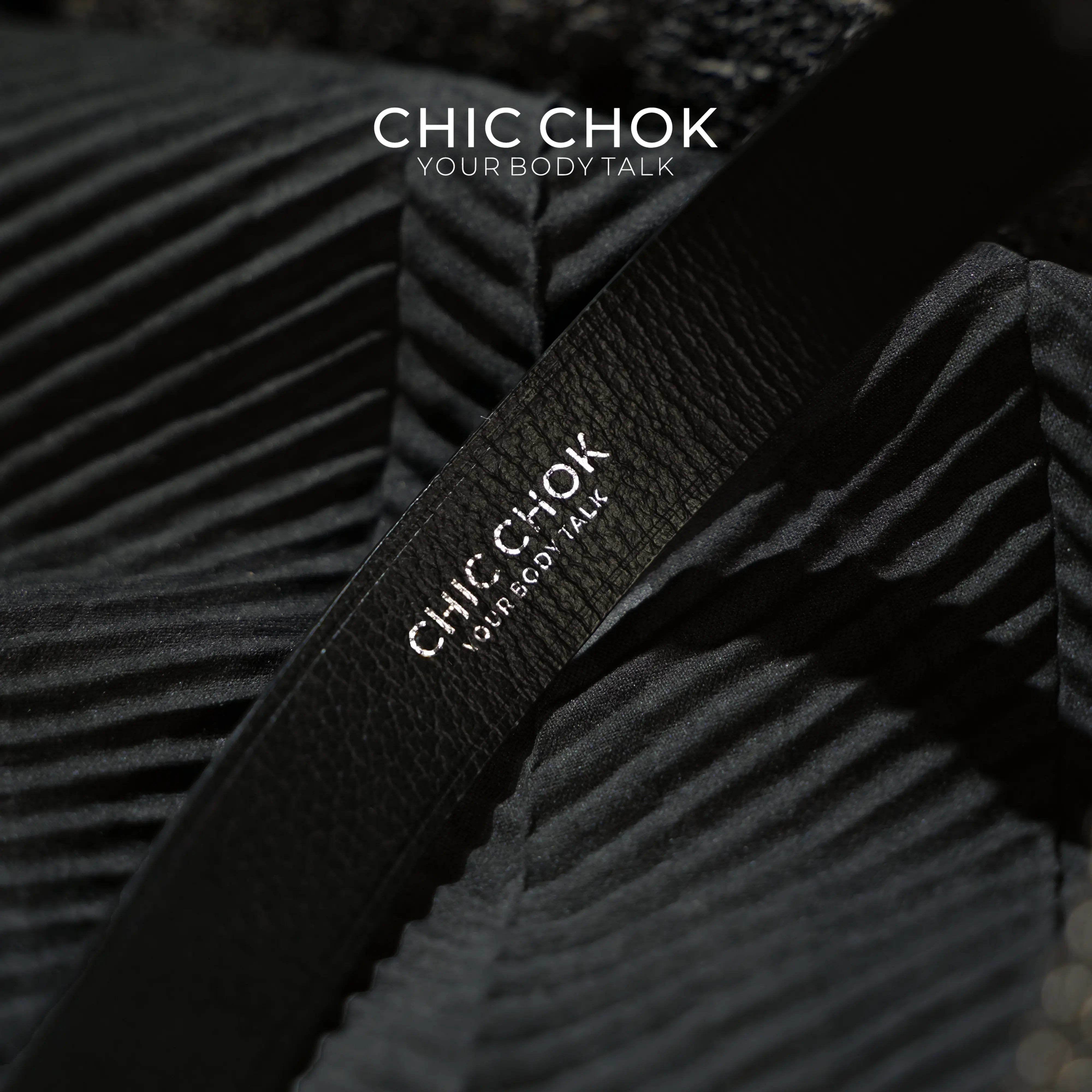 CHICCHOK [Breathless] Fashion Black with Thick Chains, Movable Pulling Chain Daily Wear Leather Necklace Choker versatile wear(With love lock)