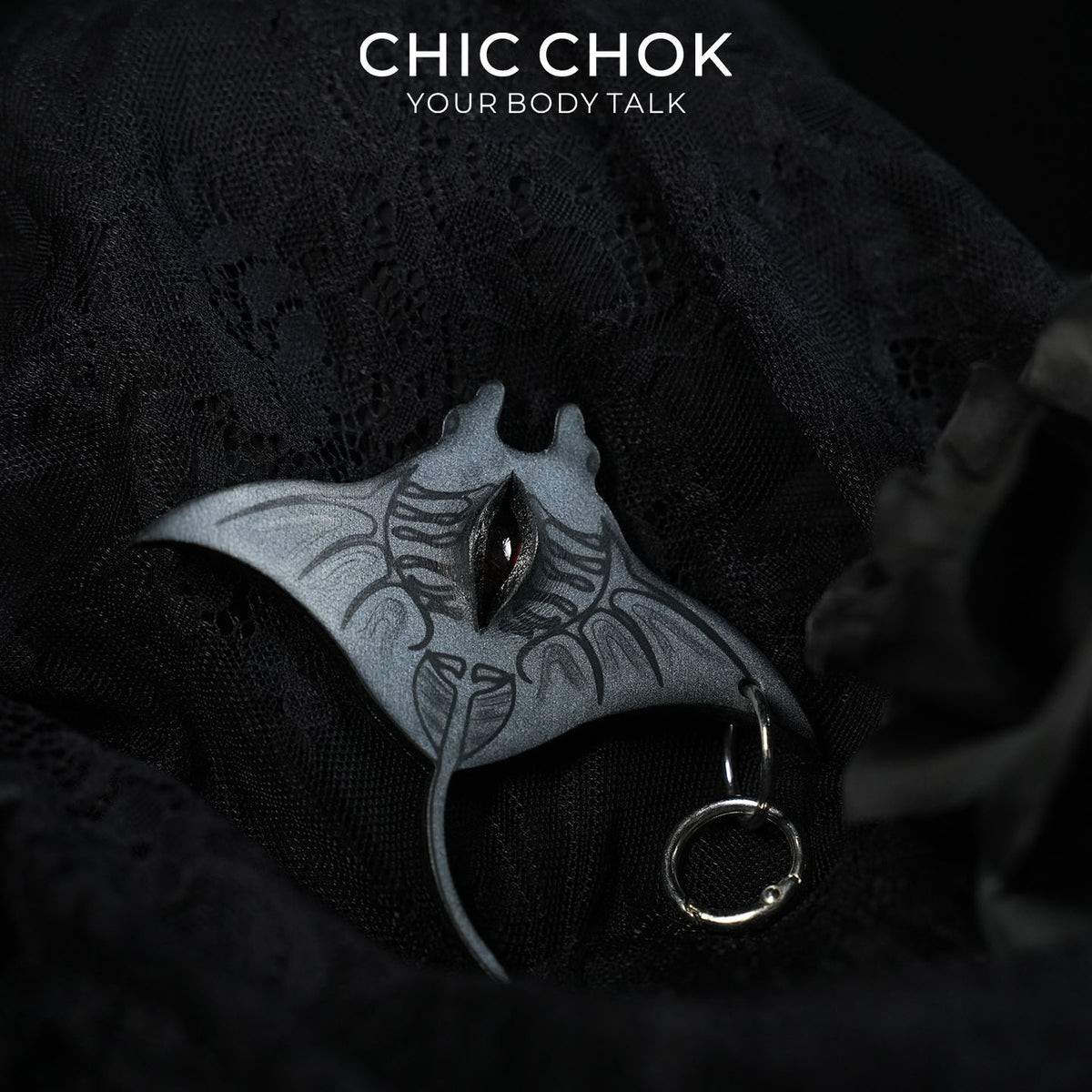 CHICCHOK Abyssal Eye Manta Anhänger aus Echtleder | Gothic Glasaugen-Schlüsselanhänger | Dunkel-surrealistischer Ocean-Cyber-Punk-Taschenanhänger