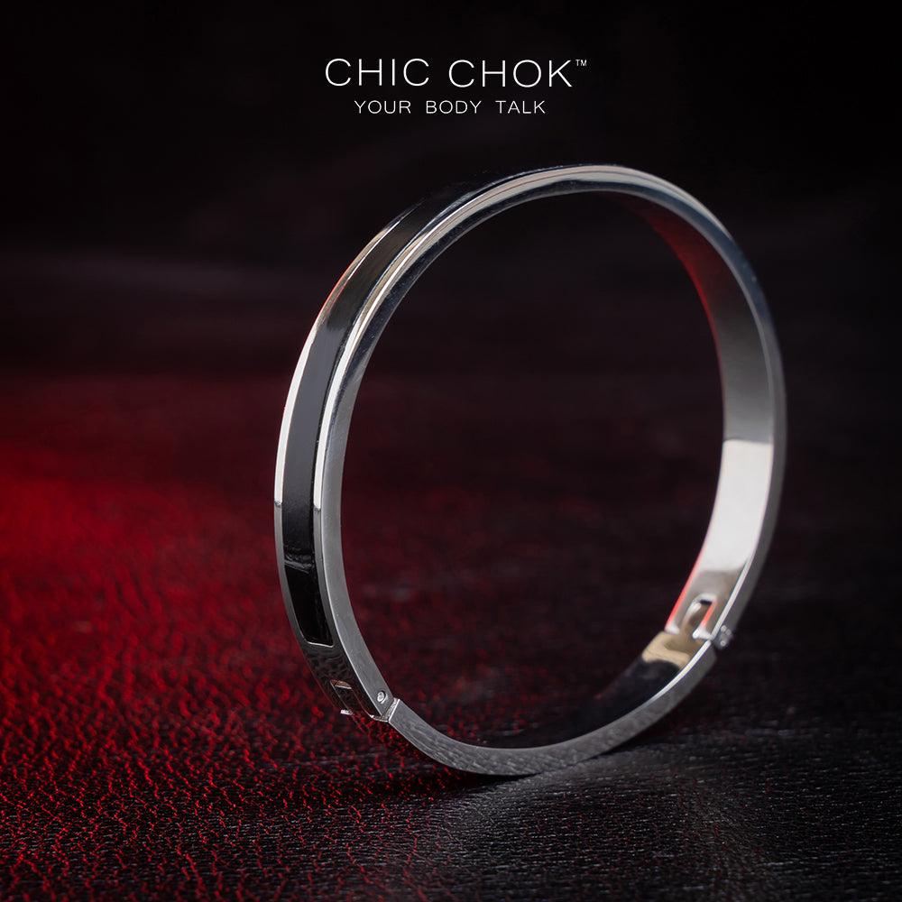 chicchok stainless steel bracelet with a sleek, minimalist design. This elegant and subtle accessory is perfect for adding a touch of modern style to any outfit.