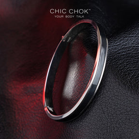 chicchok stainless steel bracelet with a sleek, minimalist design. This elegant and subtle accessory is perfect for adding a touch of modern style to any outfit.