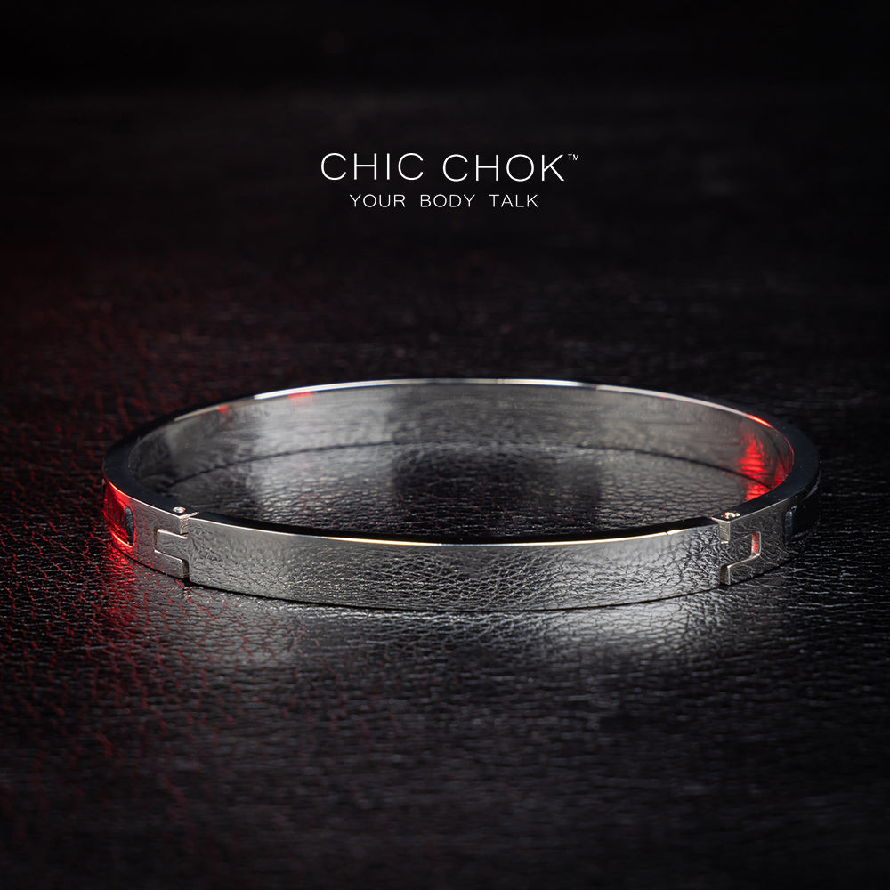 chicchok stainless steel bracelet with a sleek, minimalist design. This elegant and subtle accessory is perfect for adding a touch of modern style to any outfit.