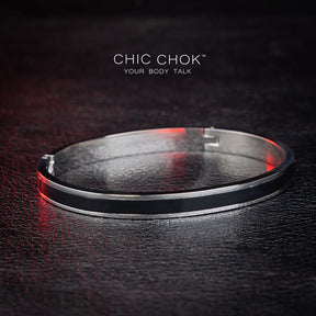 chicchok stainless steel bracelet with a sleek, minimalist design. This elegant and subtle accessory is perfect for adding a touch of modern style to any outfit.