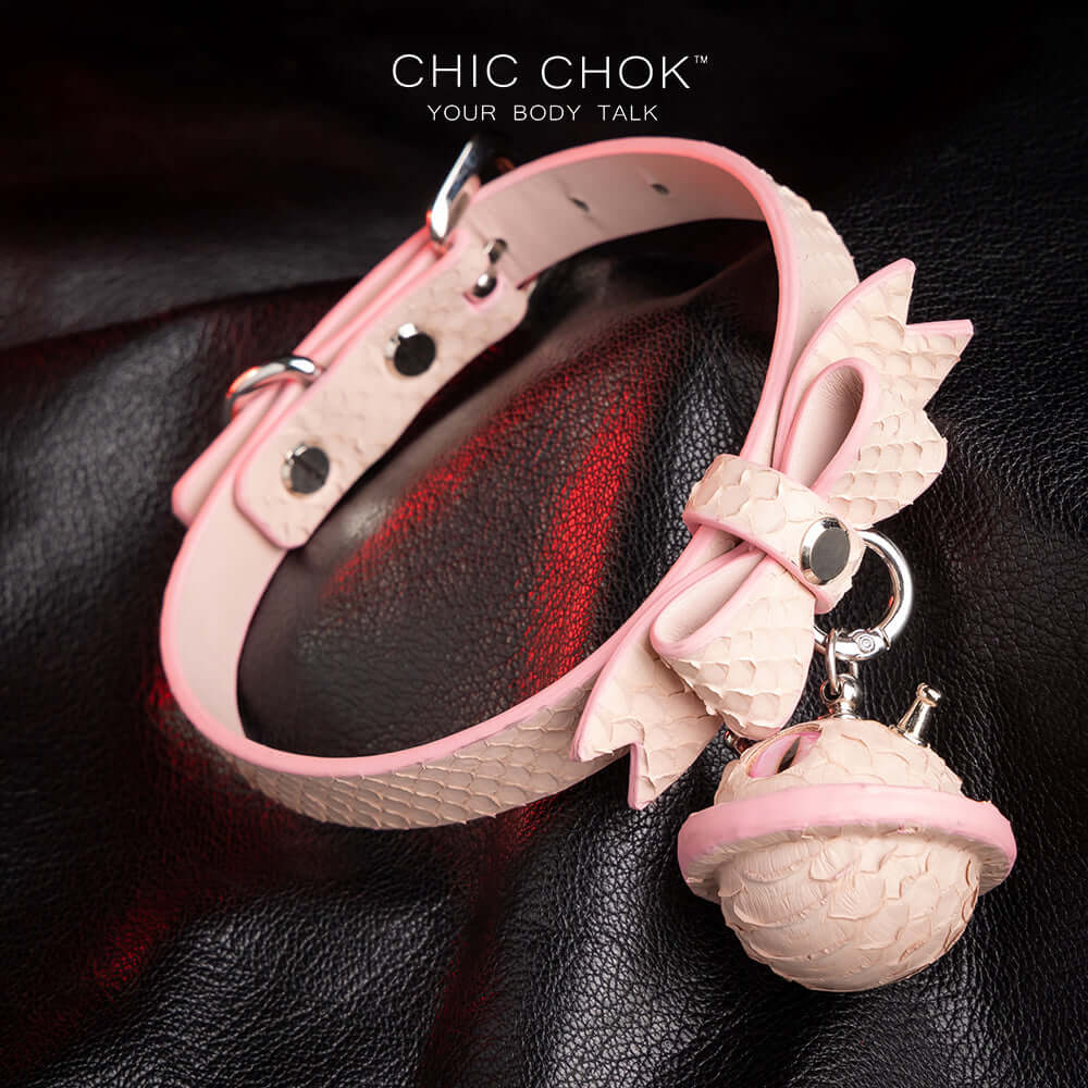 chicchok andromeda Collar Pink leather handmade, Custom pendants