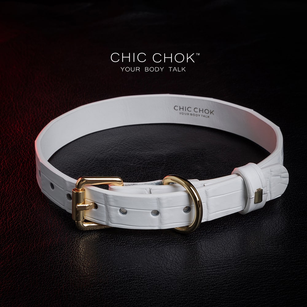 chicchok collar, pure white crocodile leather texture design, simple, elegant style, suitable for daily wear