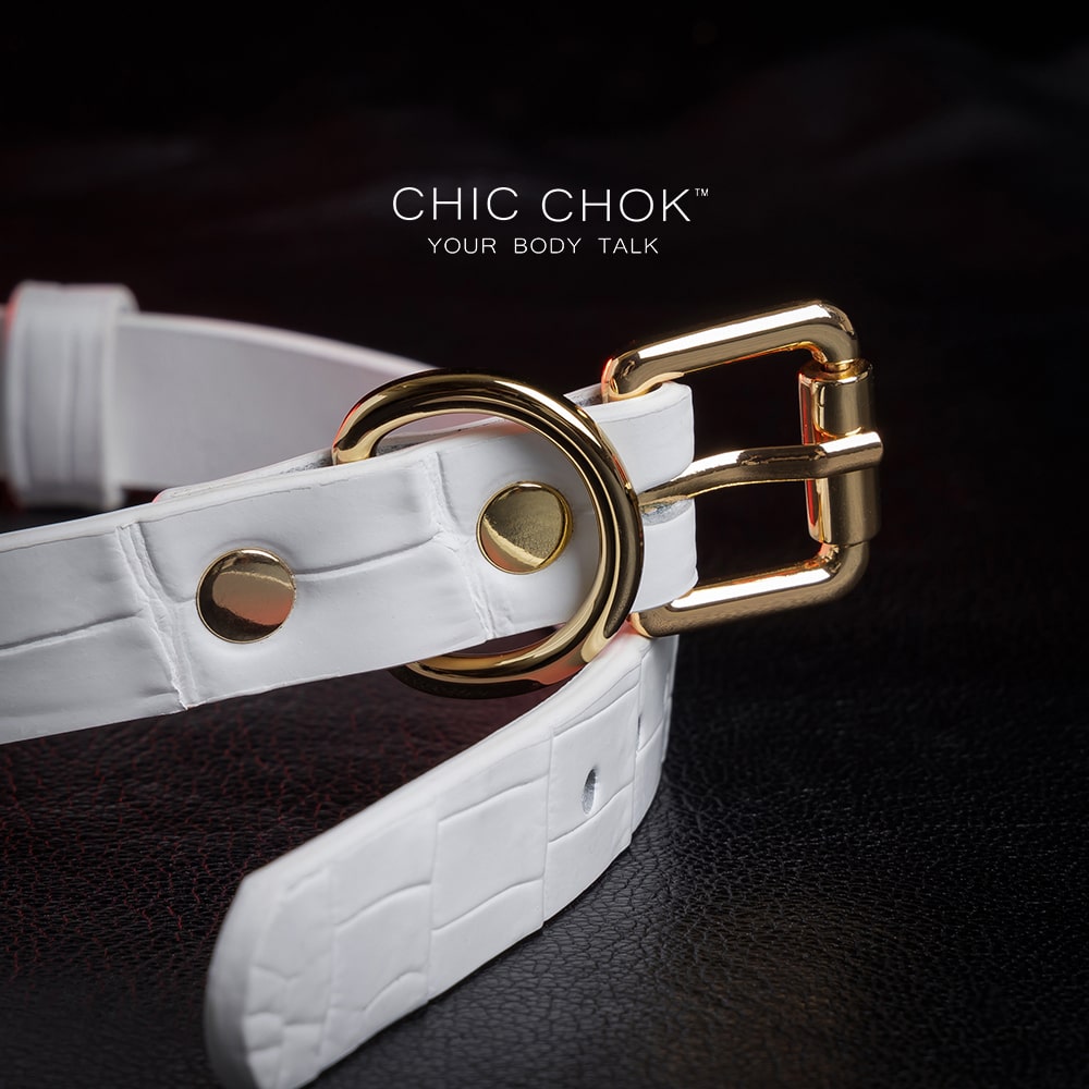chicchok collar, pure white crocodile leather texture design, simple, elegant style, suitable for daily wear