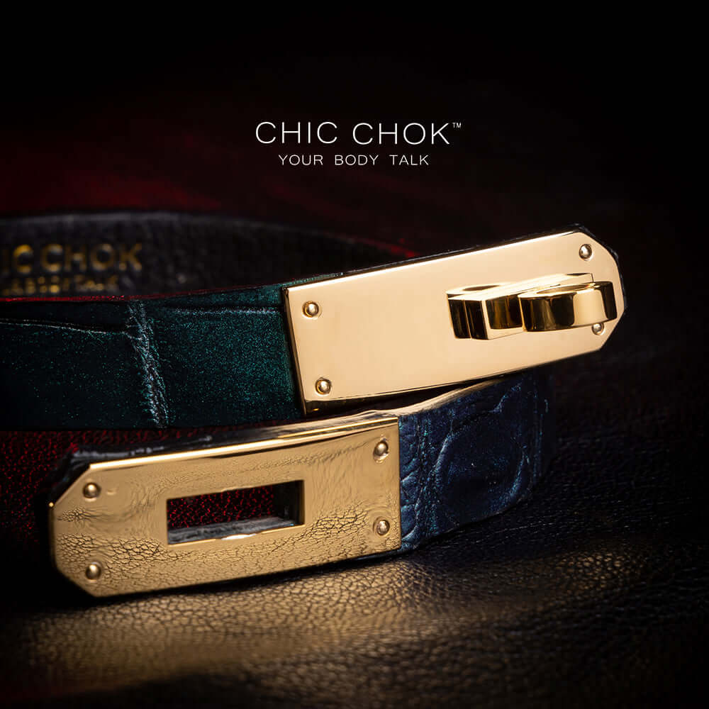 Deep green color, purple shimmering, large scale of the alligator hide, elegant gold locking buckle design, which can have a lock to lock up the collar. Lamb hide inside, friendly touching skin.